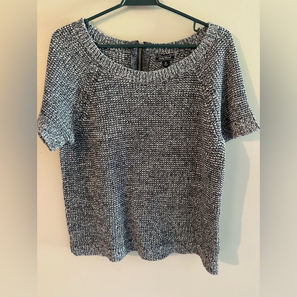 ⭐Host Pick⭐ Lucky Brand Top - Picture 1 of 4